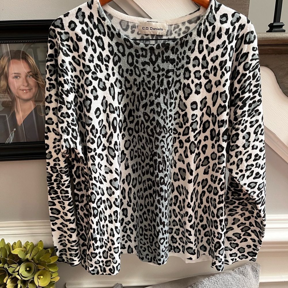 C.D. Daniels Sage Leopard Print Sweater Sz 1x Euc… - image 1